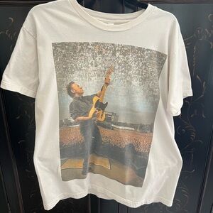 Bruce Springsteen T-Shirt - “SPRINGSTEEN & I” - Size L
Unisex Collectible Shirt